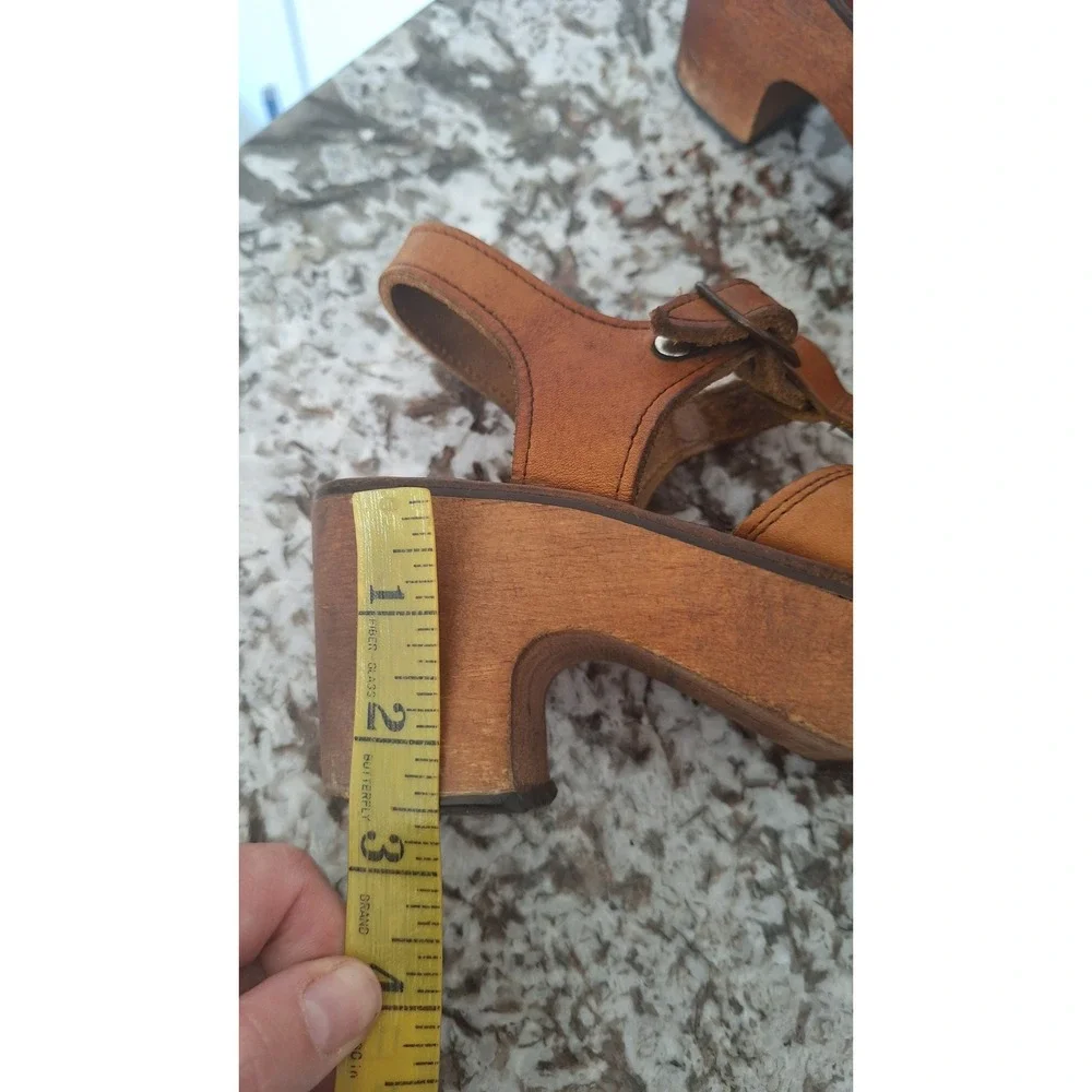 Vintage Bare Traps Tan Leather Wood Platform Sandals 70s T-Strap Sunburst Size 6